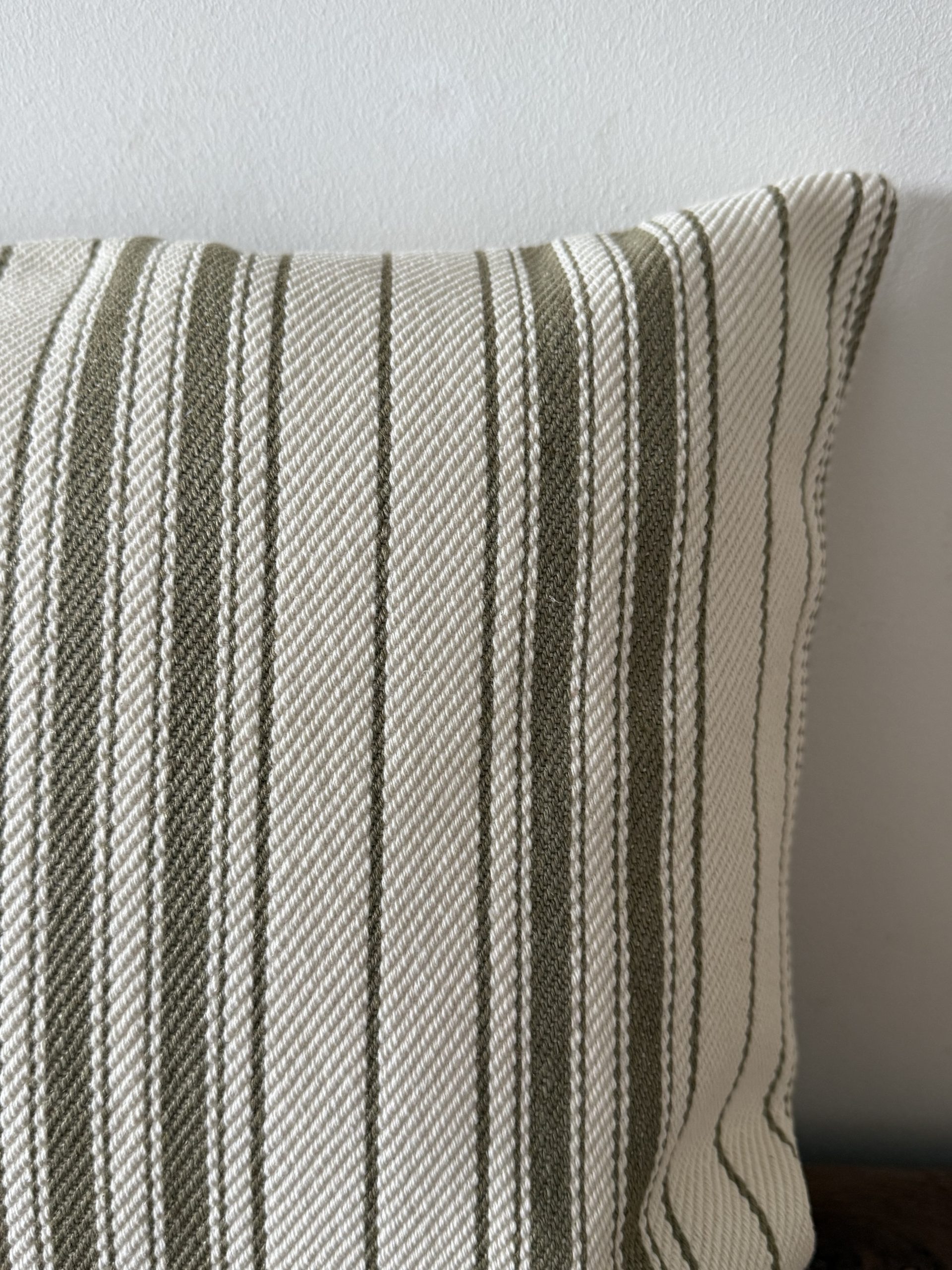 Almohadón Raya Kaki - Imagen 4