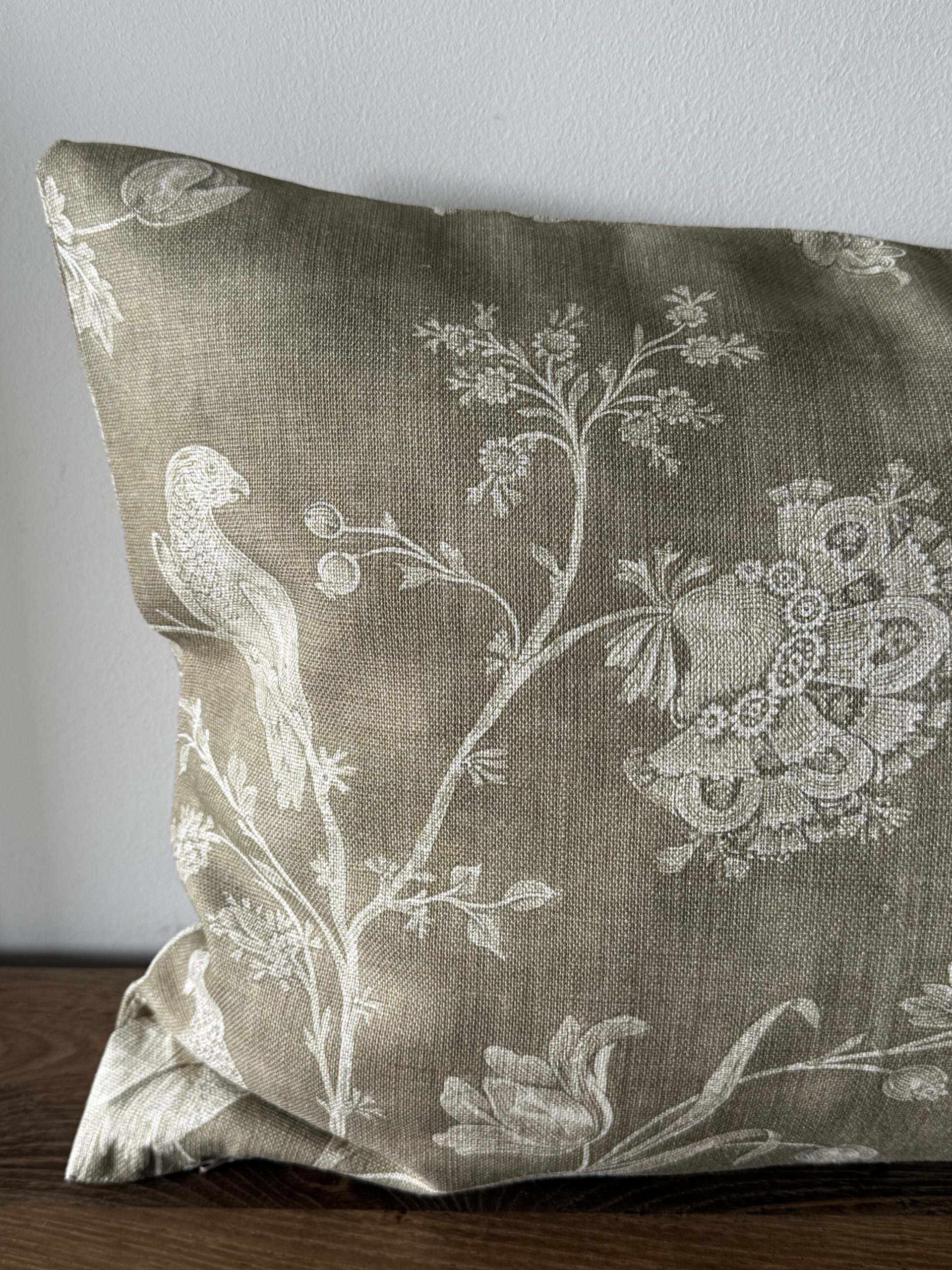 Almohadón Floral Kaki - Imagen 5
