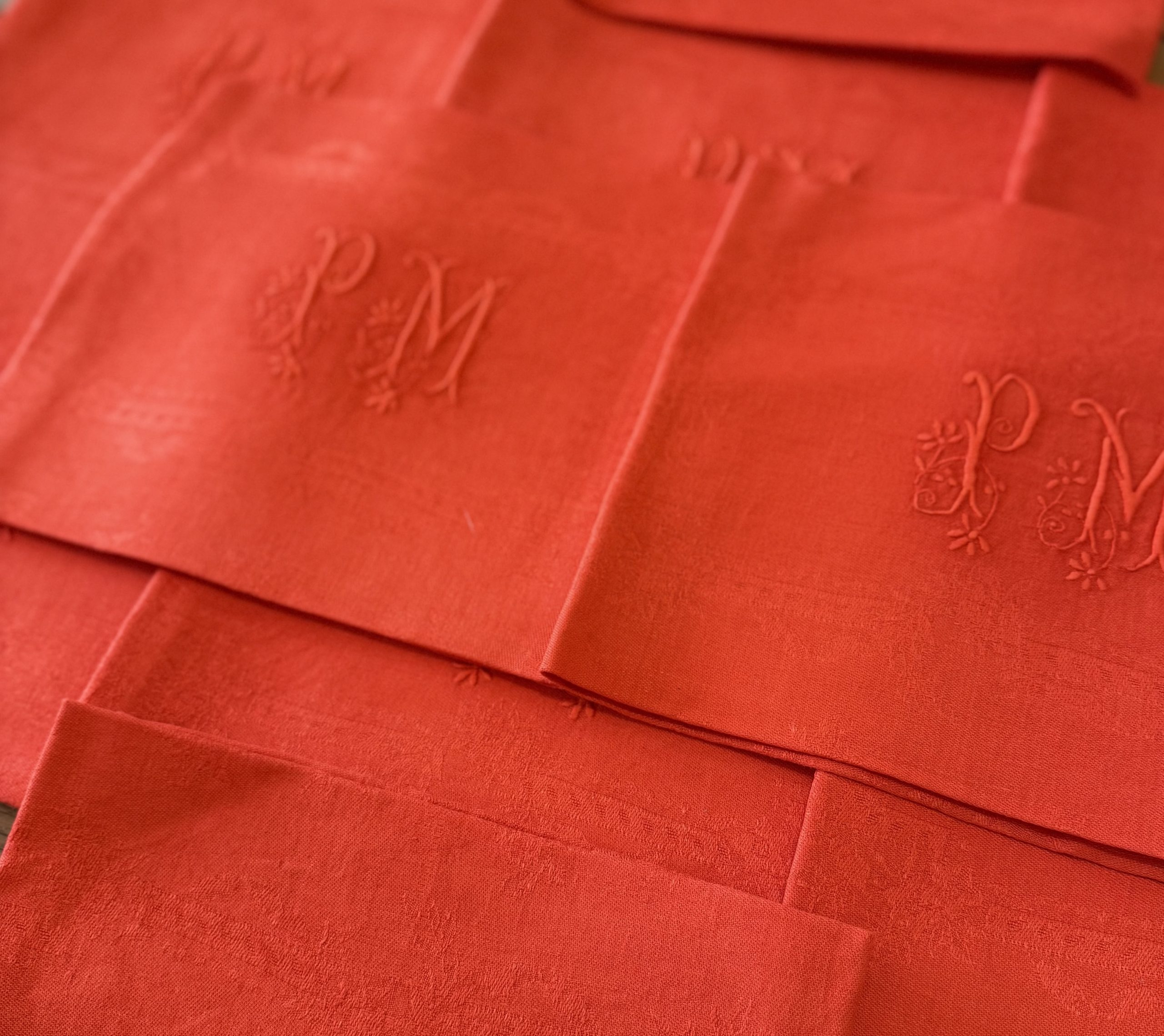 10 Servilletas antiguas teñidas rojo - Imagen 5