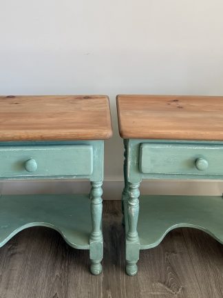 Pareja de Mesitas de Noche